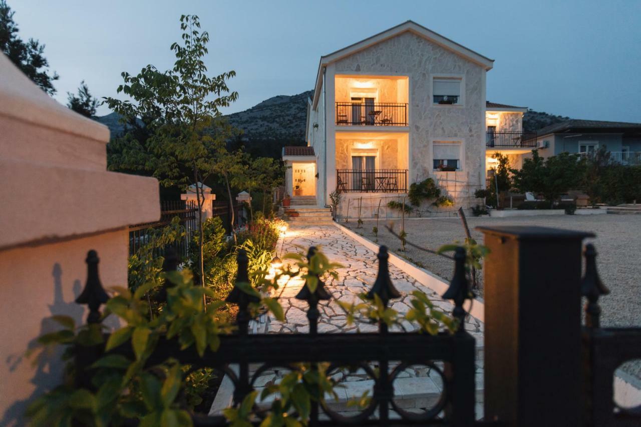 Appartamento Hedon-Stone Starigrad Paklenica Esterno foto