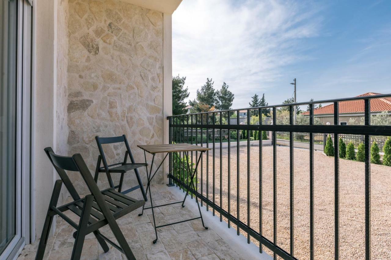 Appartamento Hedon-Stone Starigrad Paklenica Esterno foto