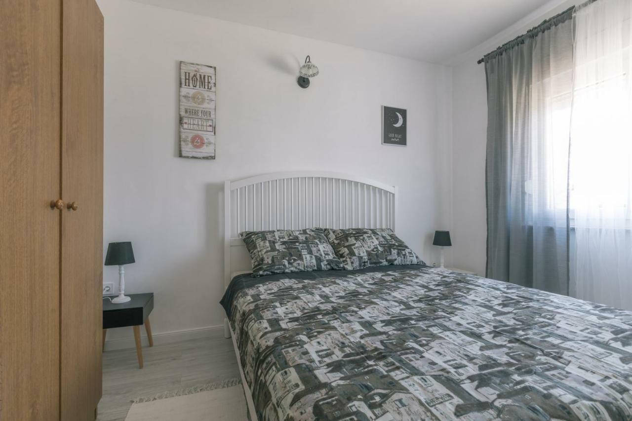 Appartamento Hedon-Stone Starigrad Paklenica Esterno foto