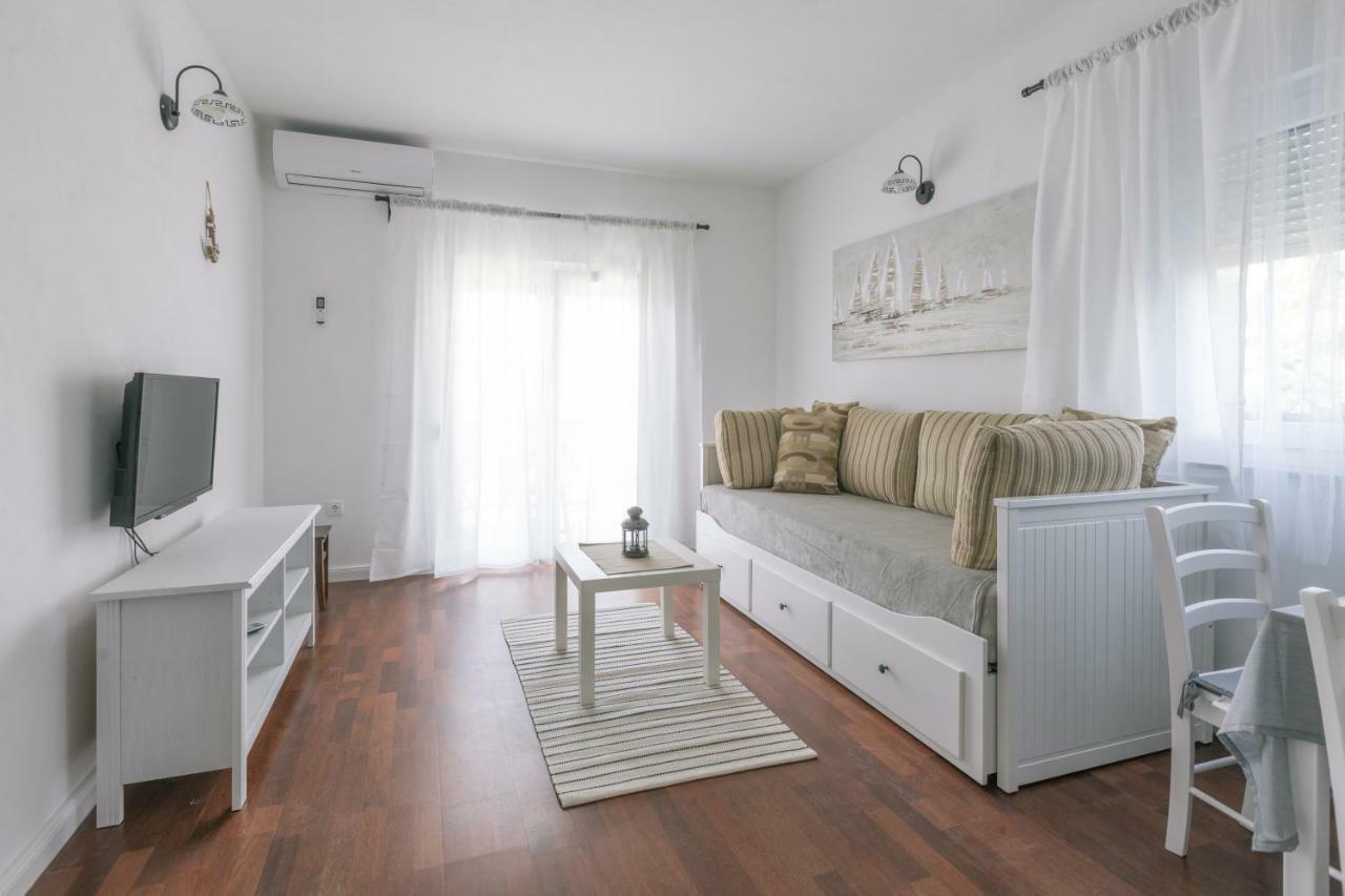 Appartamento Hedon-Stone Starigrad Paklenica Esterno foto