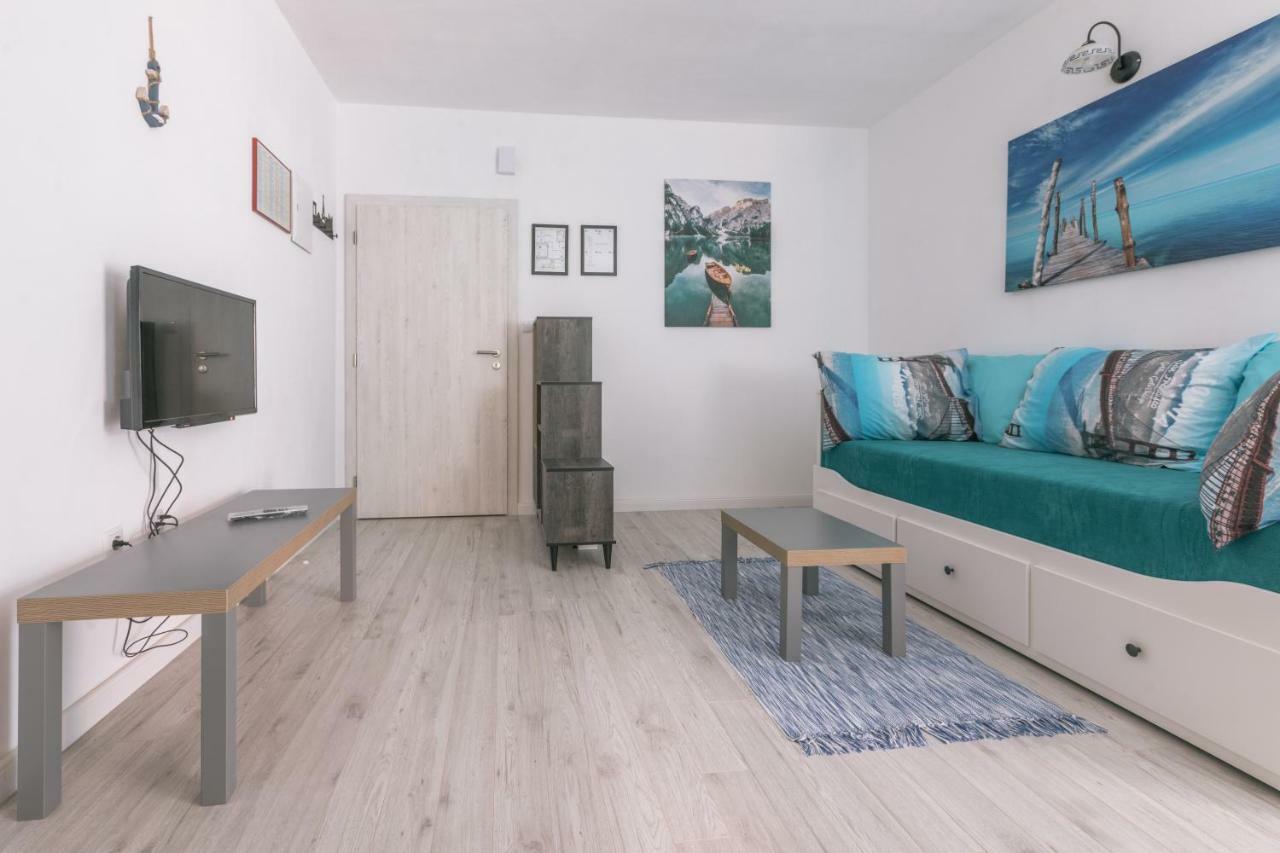 Appartamento Hedon-Stone Starigrad Paklenica Esterno foto