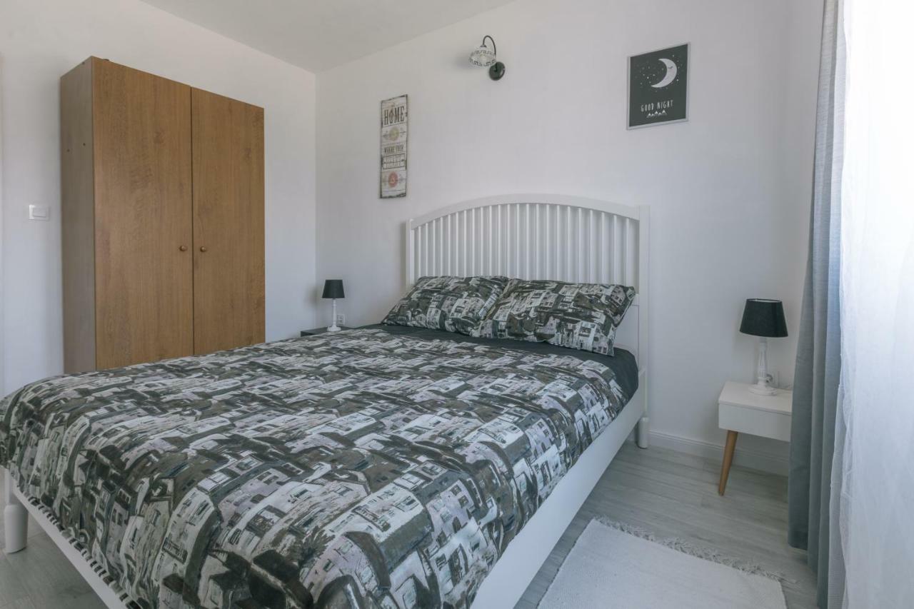 Appartamento Hedon-Stone Starigrad Paklenica Esterno foto