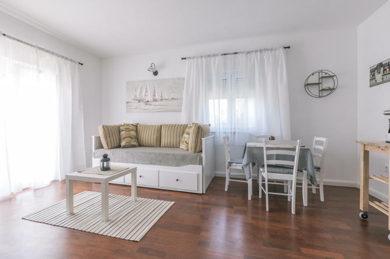 Appartamento Hedon-Stone Starigrad Paklenica Esterno foto