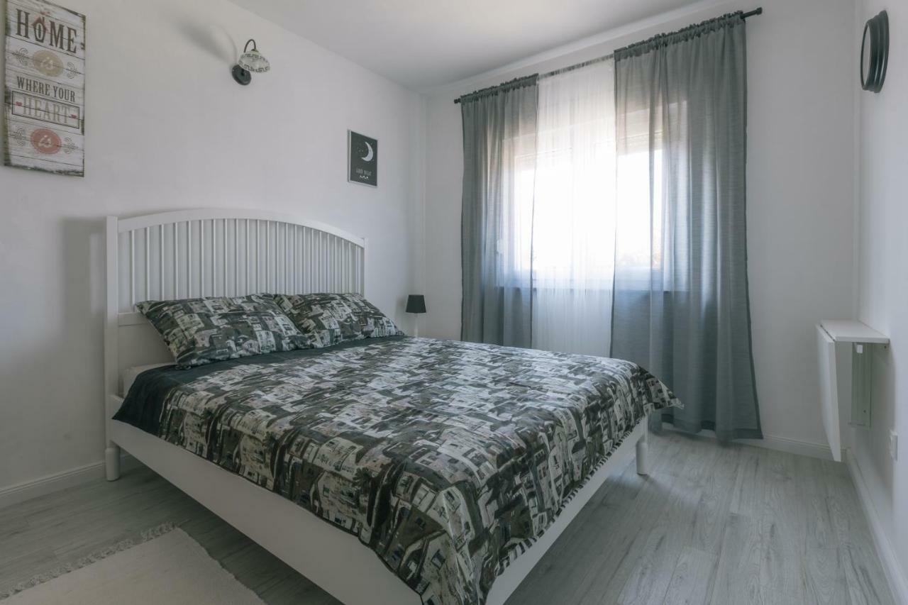 Appartamento Hedon-Stone Starigrad Paklenica Esterno foto