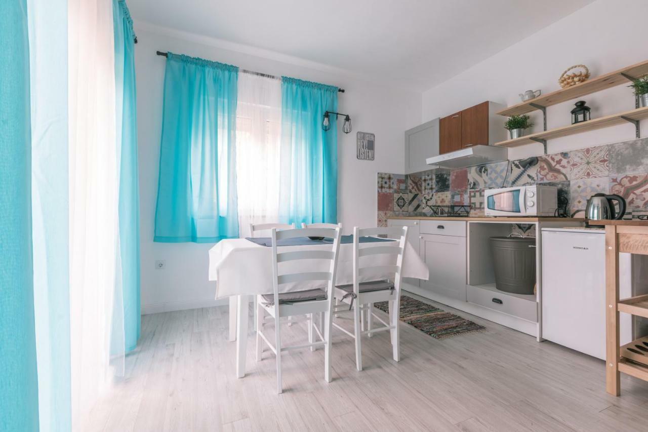 Appartamento Hedon-Stone Starigrad Paklenica Esterno foto