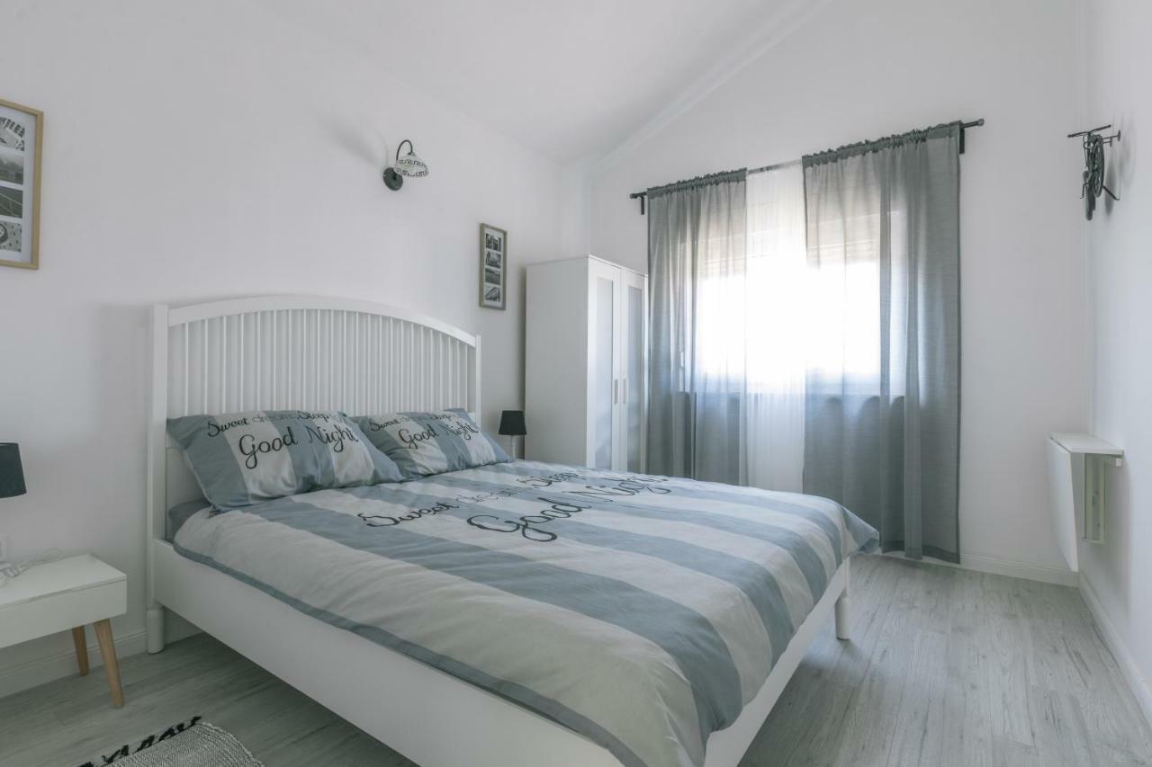 Appartamento Hedon-Stone Starigrad Paklenica Esterno foto