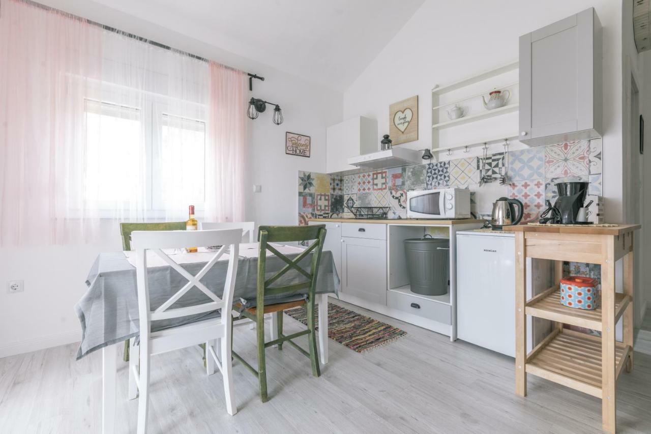 Appartamento Hedon-Stone Starigrad Paklenica Esterno foto