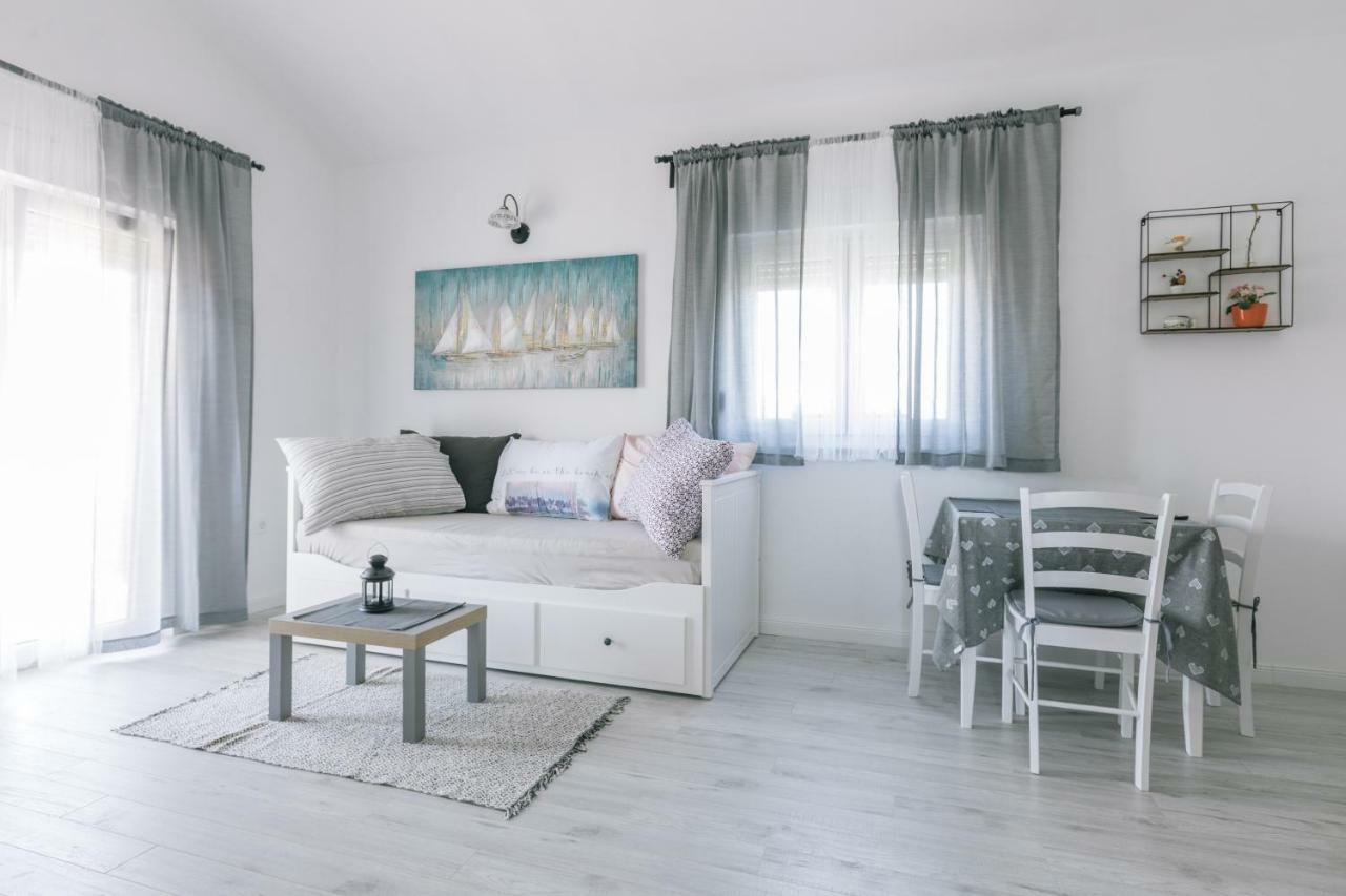 Appartamento Hedon-Stone Starigrad Paklenica Esterno foto
