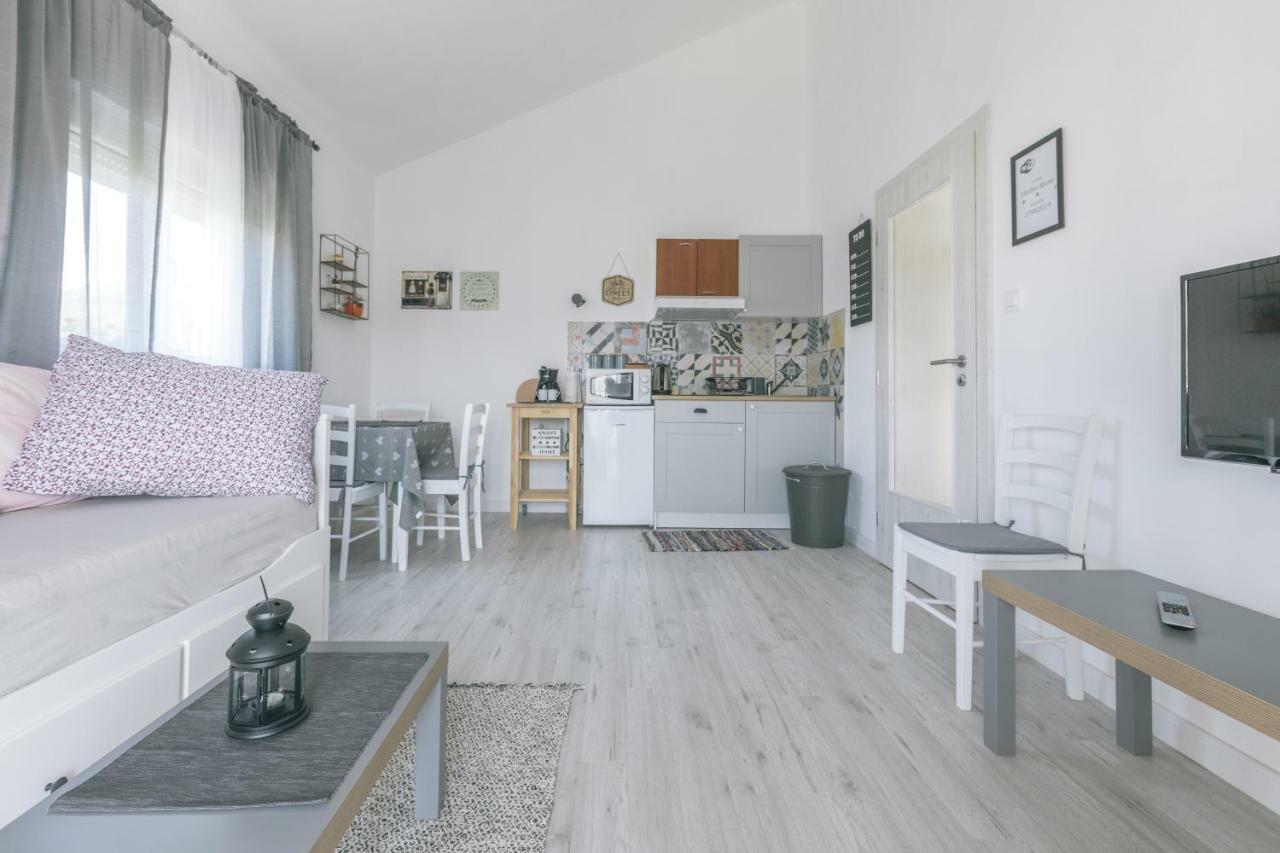 Appartamento Hedon-Stone Starigrad Paklenica Esterno foto
