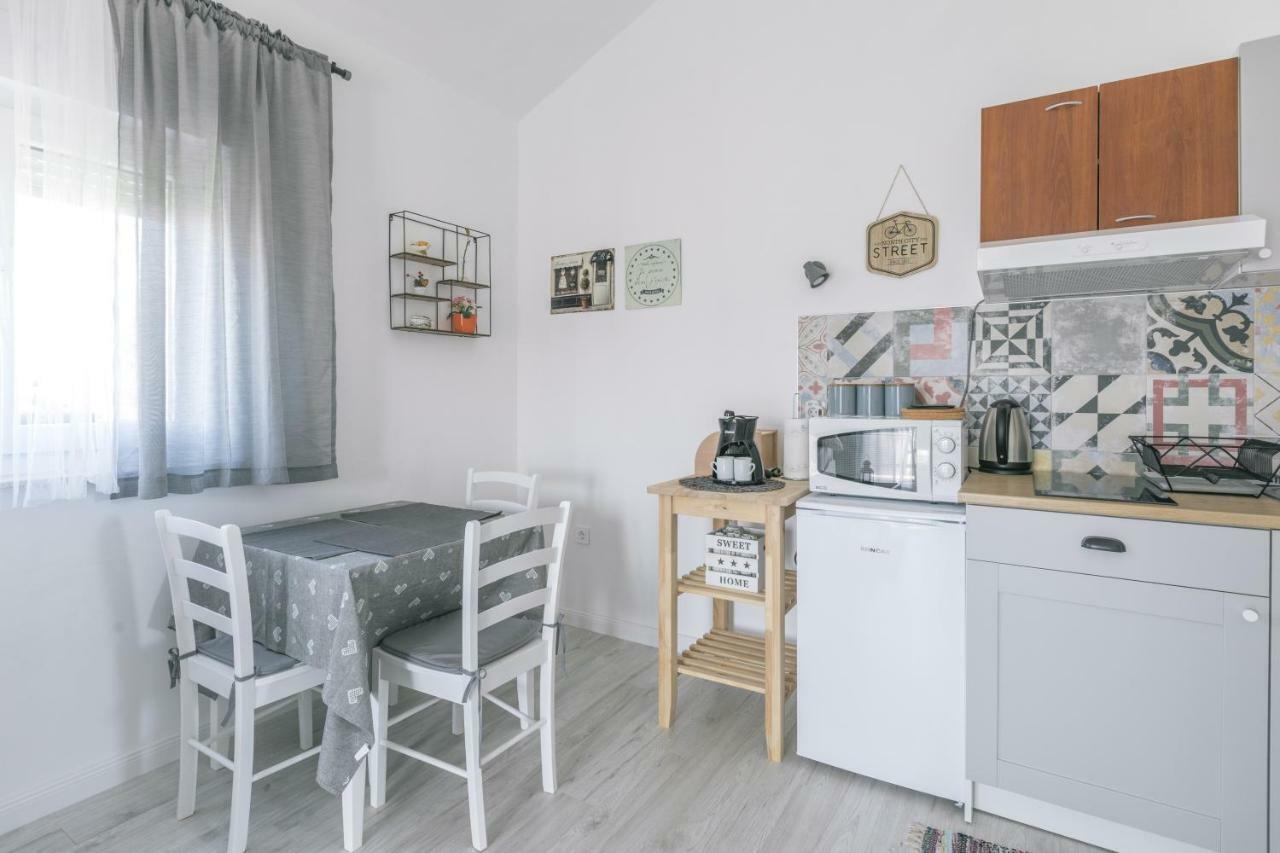 Appartamento Hedon-Stone Starigrad Paklenica Esterno foto
