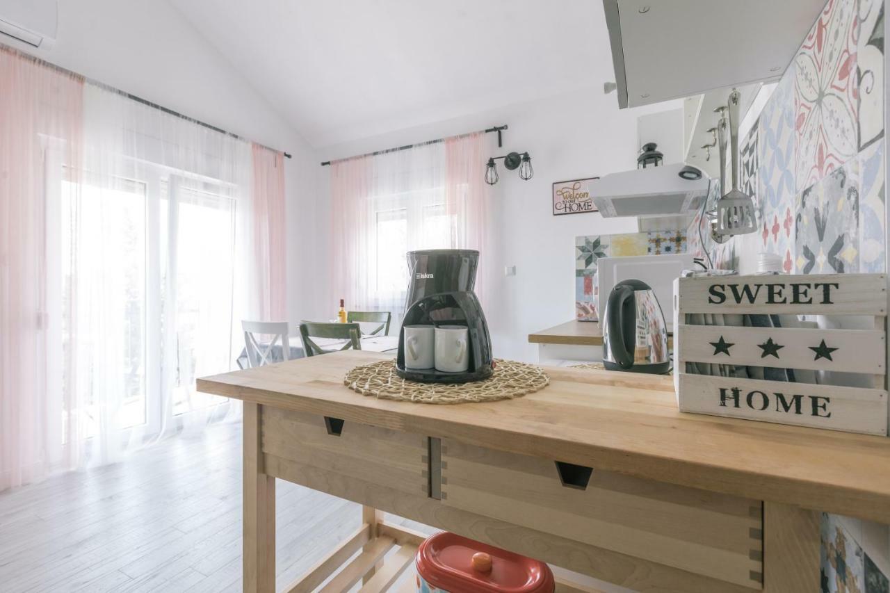 Appartamento Hedon-Stone Starigrad Paklenica Esterno foto